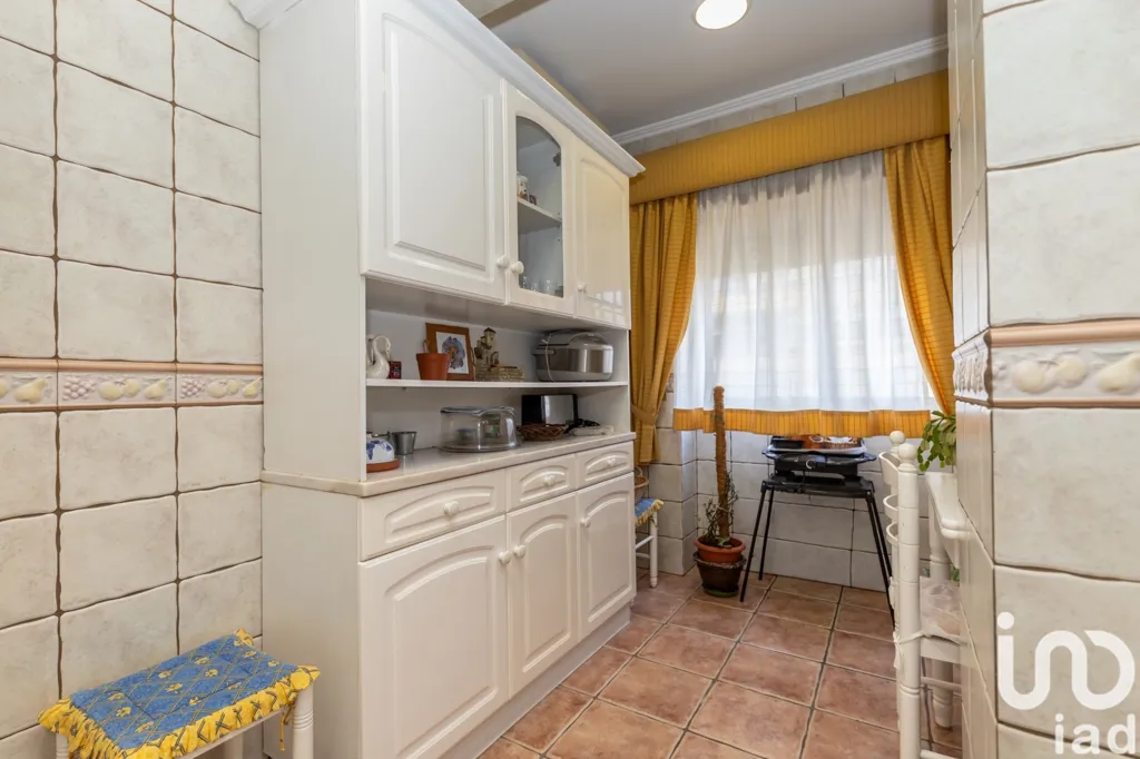 Cucina - 3-Bedroom Apartment with Ferry Access in Almada