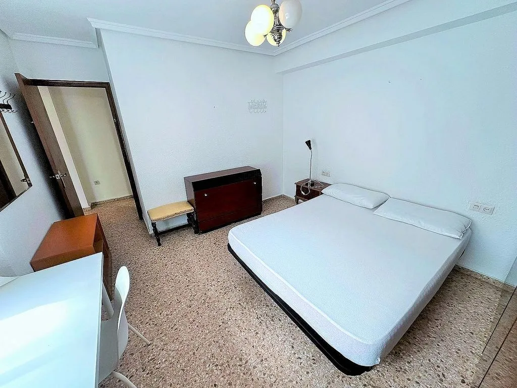 Magamistoad - Furnished Flat with Balcony in Tormos