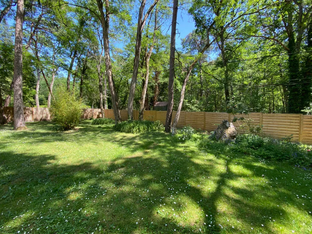 Jardin - Maison 8 pièces à Noisy-Sur-Ecole