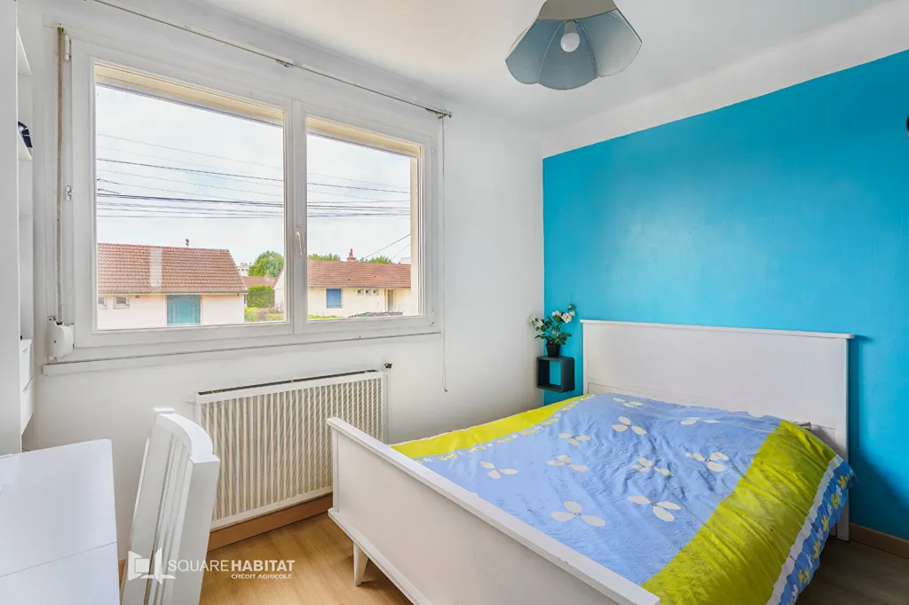 Bedrooms - House with Garden in Quiet Seurre