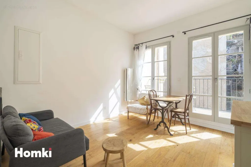 Living Room - Duplex Apartment with South Terrace in Marseille