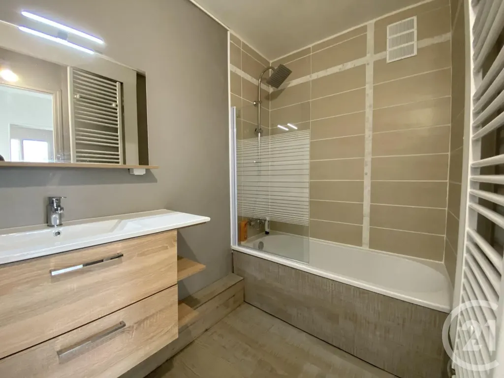 Vannitoad - T2 Flat with Parking in Lucé