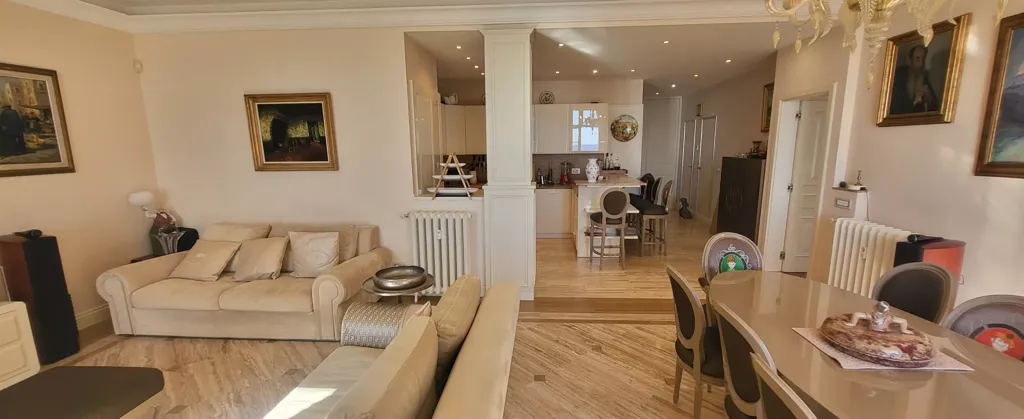 Séjour - Appartement Luxueux avec Vue Mer à Menton