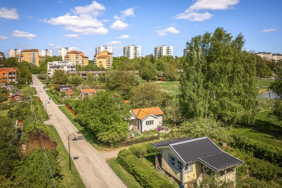 Vue aérienne - Charming 3-Bedroom with Balcony in Solna