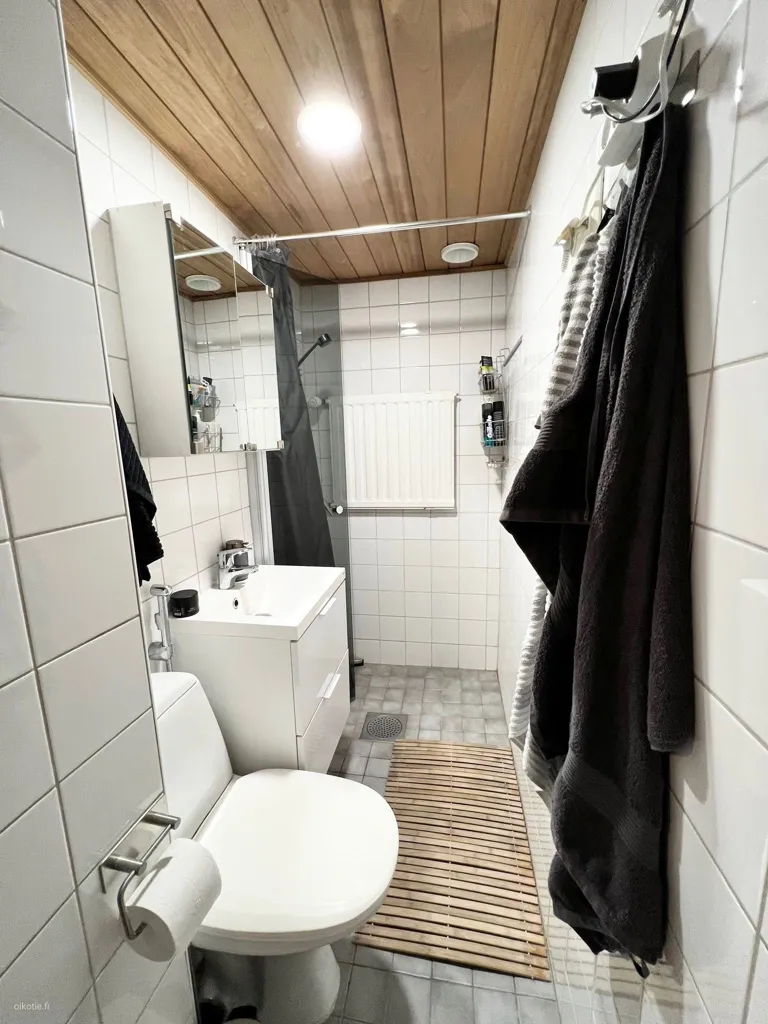 Vannitoad - Modern Flat with Walk-in Wardrobe in Raksila, Oulu