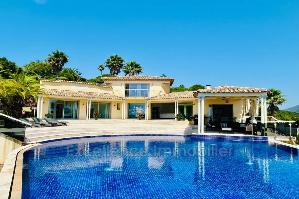 Piscine - Villa avec Vue Mer dans une Résidence Fermée à Sainte-Maxime