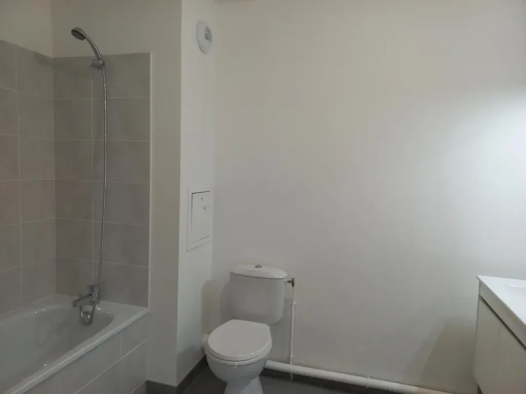 Salles de bain - Appartement 2 Pièces avec Ascenseur à Cernay