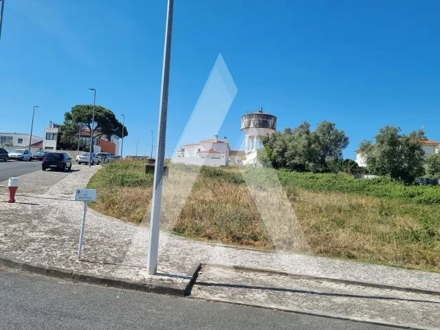 Land Plot for Housing with 676 m² in Cartaxo