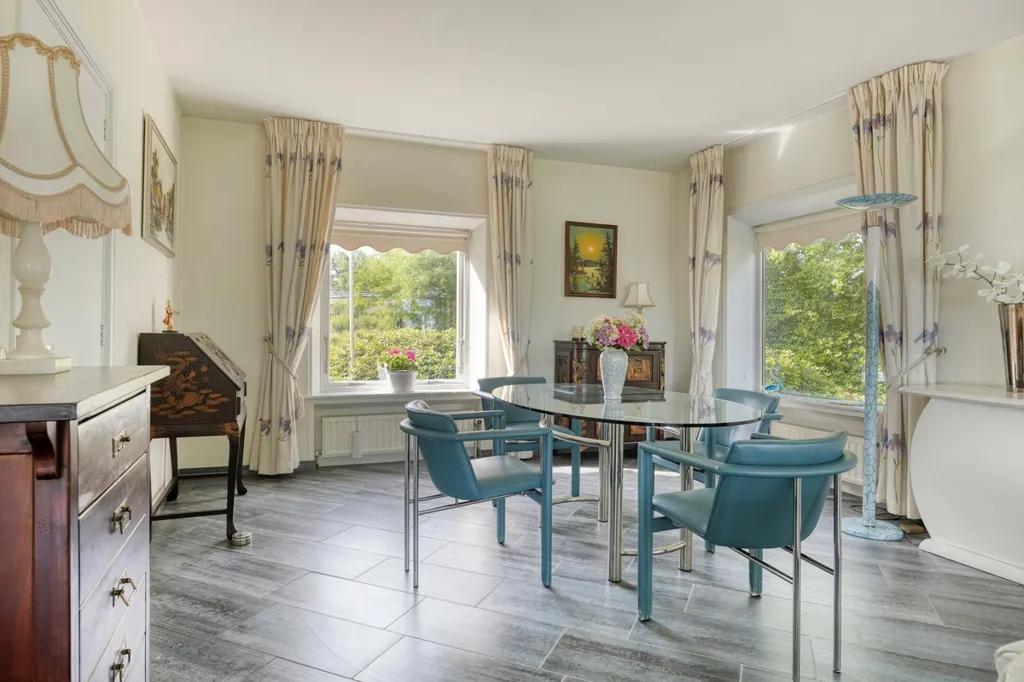 Söögituba - Charming Villa with Parkland Views in Maasland