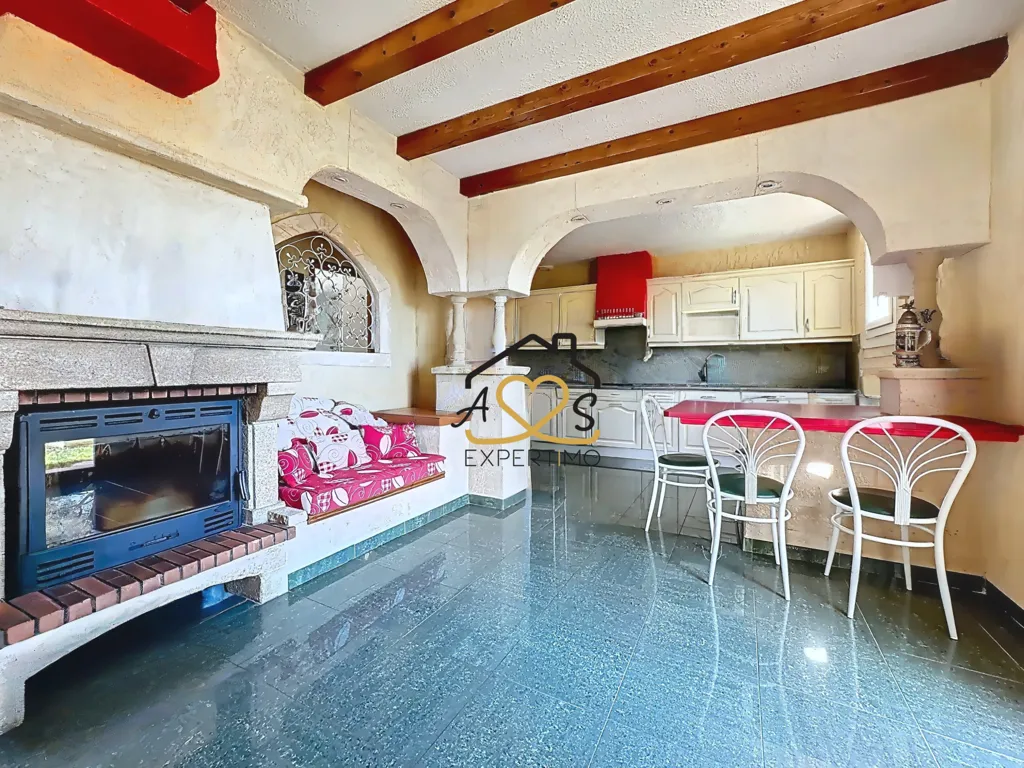 Soggiorno - Charming Flat-Plan House with 180° View in Billom