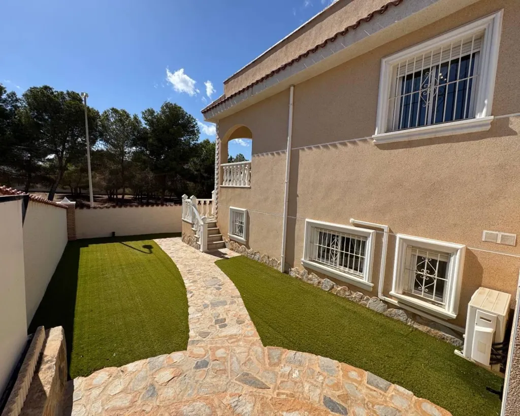 Aed - Seven-Bedroom Villa with Pool in Ciudad Quesada