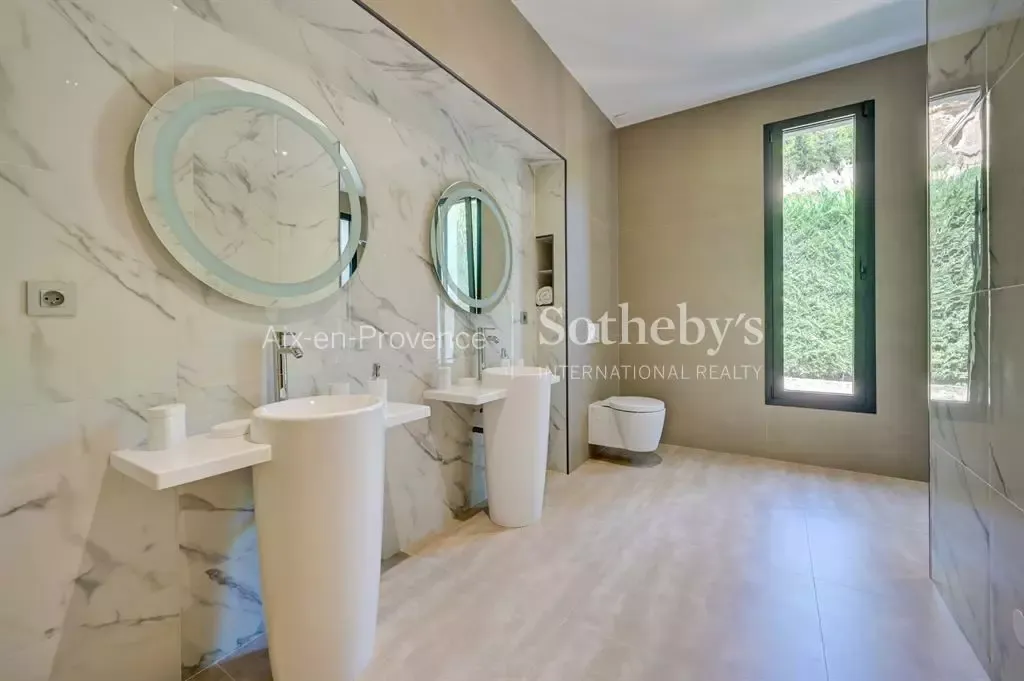 Salles de bain - Villa Contemporaine avec Piscine près d'Aix-en-Provence
