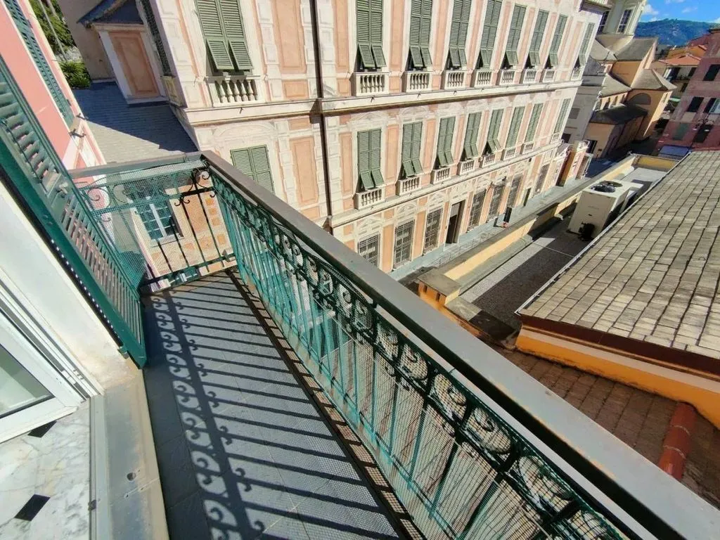 Rõdu - Luxury Apartment with Historic View in Chiavari