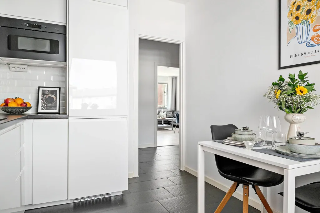 Dining Room - Modern Two-Bedroom with South-Facing Balcony in Malmö