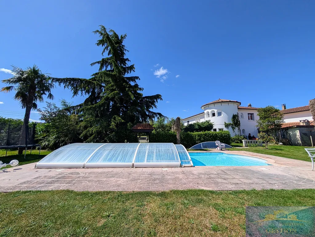 Piscine - Propriété de 13 Pièces avec Piscine à 15 min de Tarbes