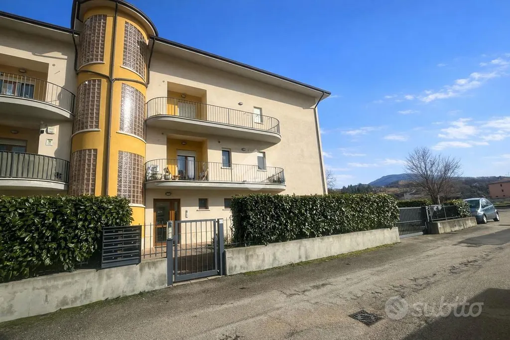 Välivaade - Bright Apartment with Balcony in L'Aquila