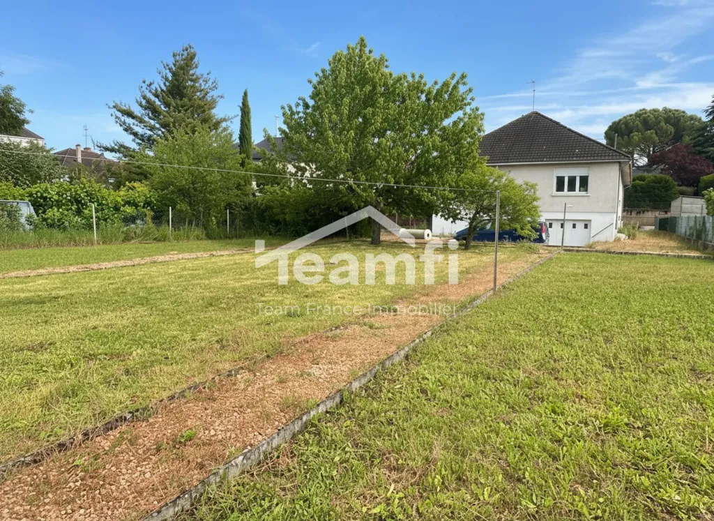 Aed - House with Garden and Garage in Bourges