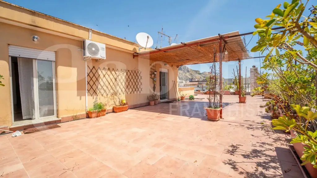 Terrasse - Attico with 150m² Terrace in Palermo