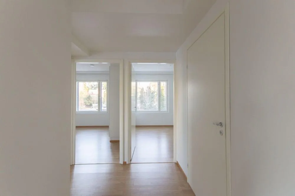 Entrée - Right-of-Occupancy Flat with Triple Aspect in Espoo