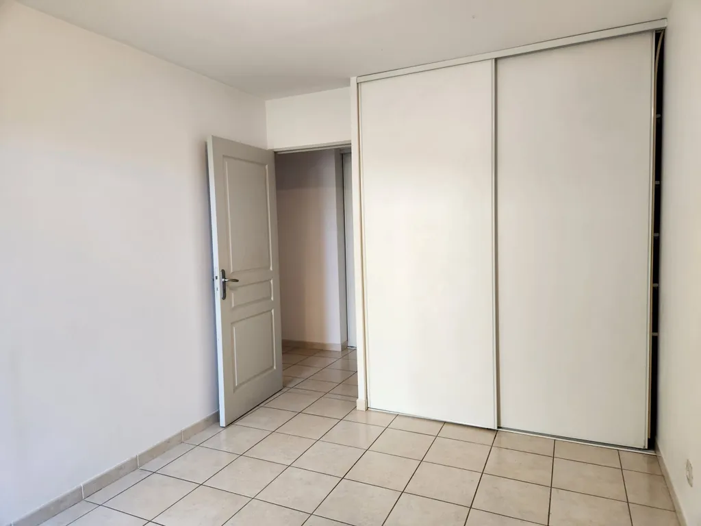 Pièces - Appartement avec Terrasse et Parking près de l'Université