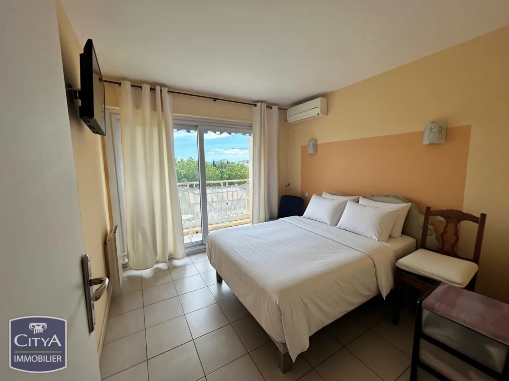 Chambres - Appartement avec Parking à Fréjus