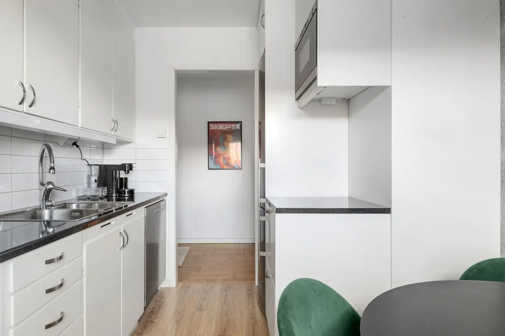 Cuisine - Two-Bedroom Apartment with South-Facing Balcony in Teg