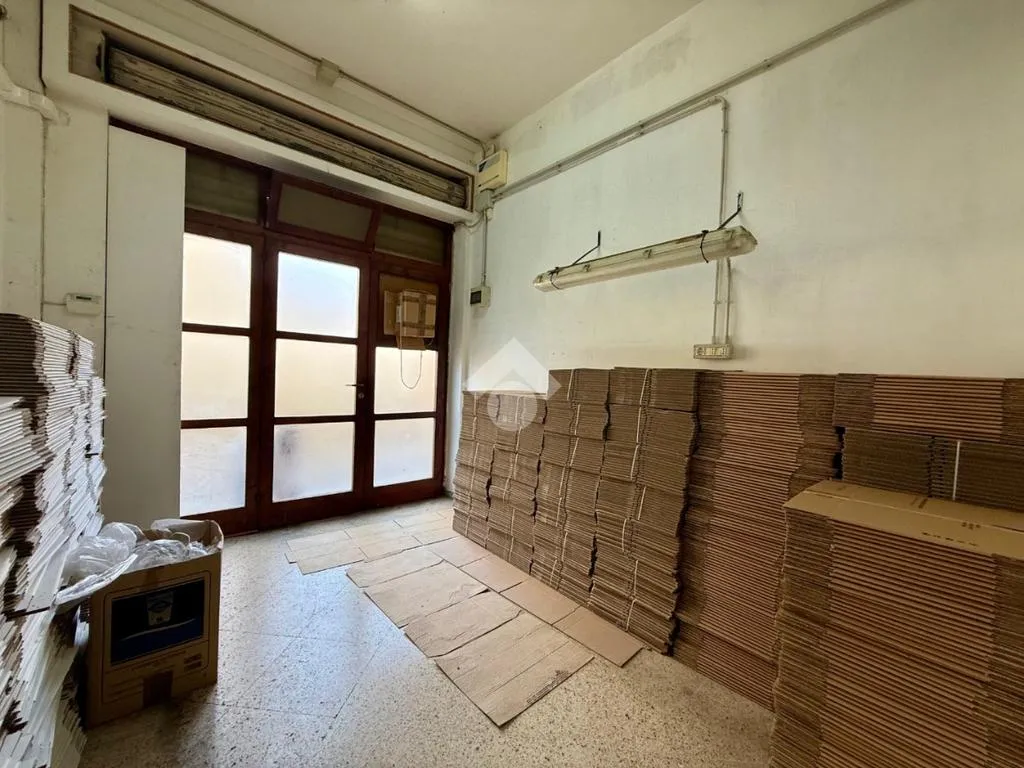 Pesuköök - Commercial Space with Natural Light in Bitonto