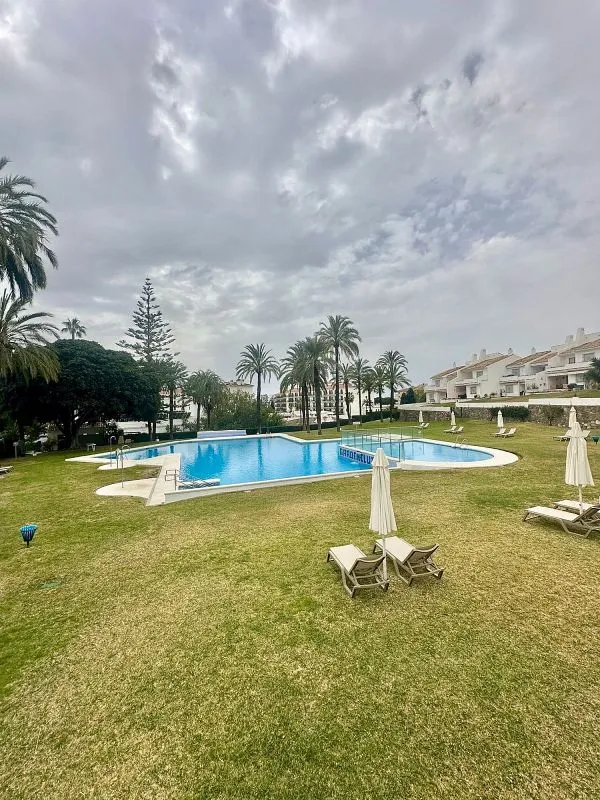 Piscine - Apartment with Pool in Nueva Andalucía