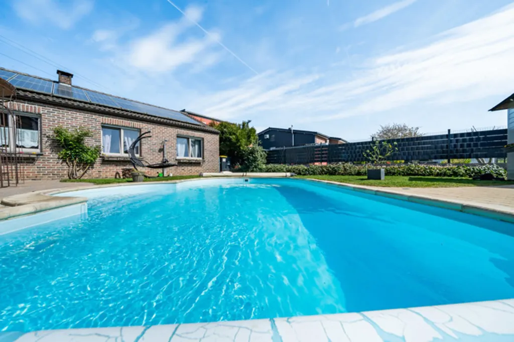 Bassein - Bungalow with Pool and Terrace in Awans