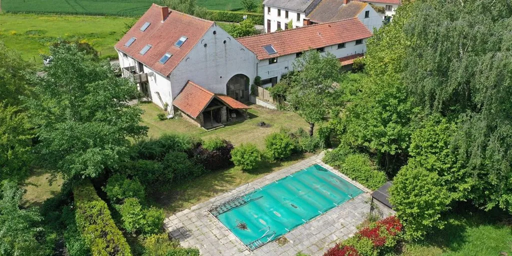 Vista aerea - Complex with Pool in Opprebais