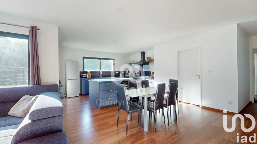 Salle à manger - Maison contemporaine avec terrasse à Saint-Étienne-de-Tulmont