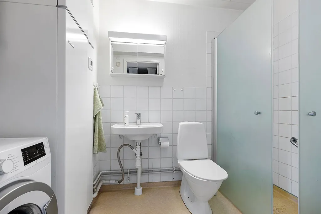 Salles de bain - Apartment with Balcony in Central Gisle