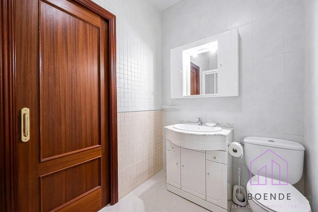 Salles de bain - 1905 Built Flat with Balcony in Lavapiés