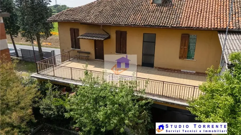 Välivaade - Bifamiliar Villa with Terrace in Cormano, Milan