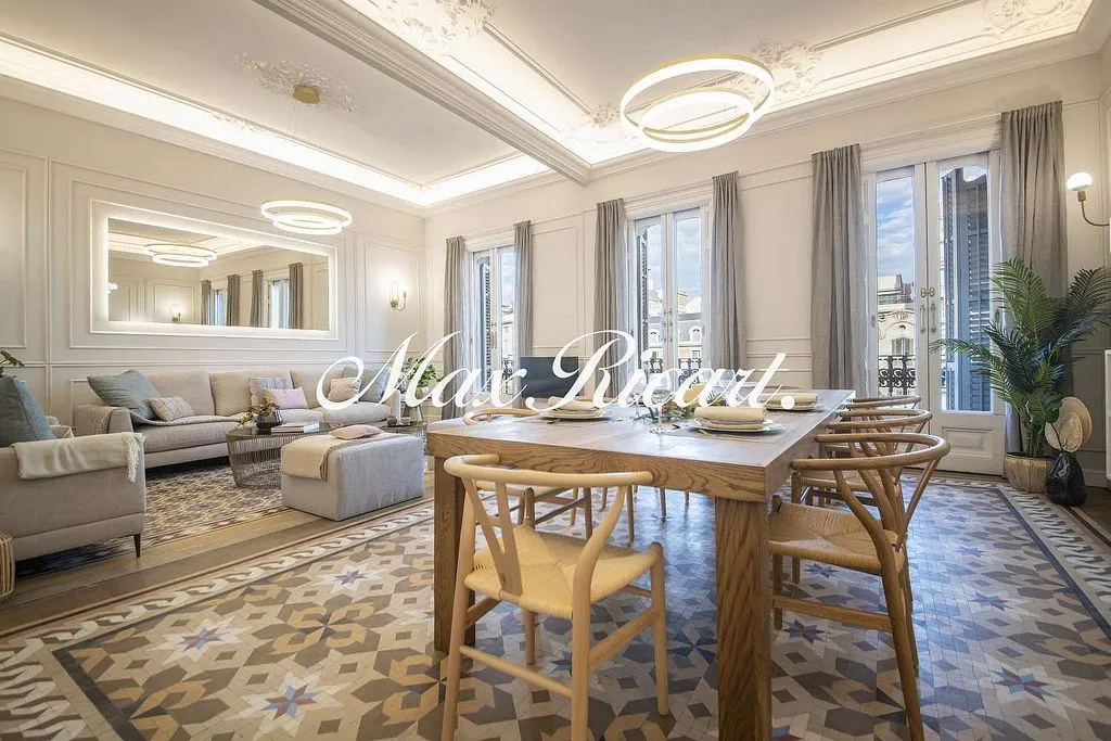 Sala da pranzo - Furnished Apartment with Balcony in La Dreta de l'Eixample