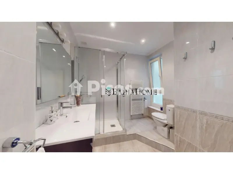 Salles de bain - Fully Furnished Flat with Balcony in Santander