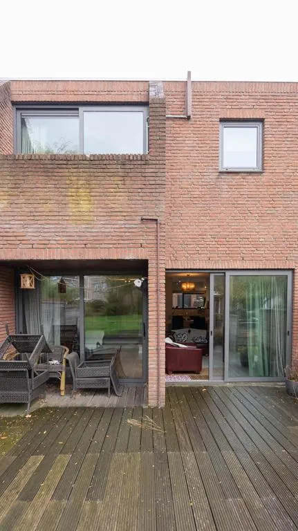 Terrasse - House with Waterfront Access in Leiden