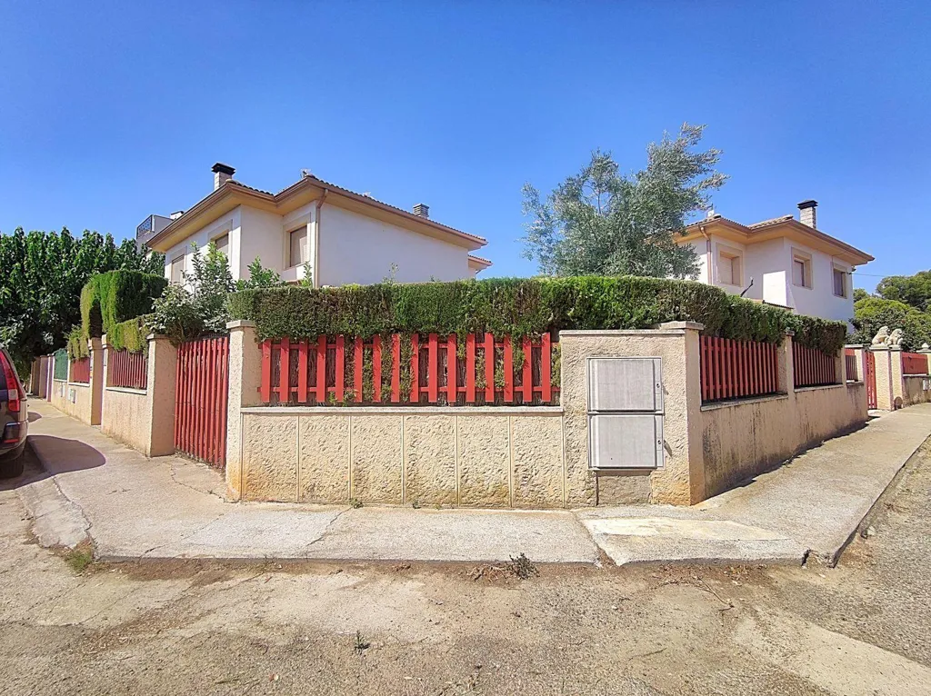 Välivaade - Detached Villa with Pool in Caspe