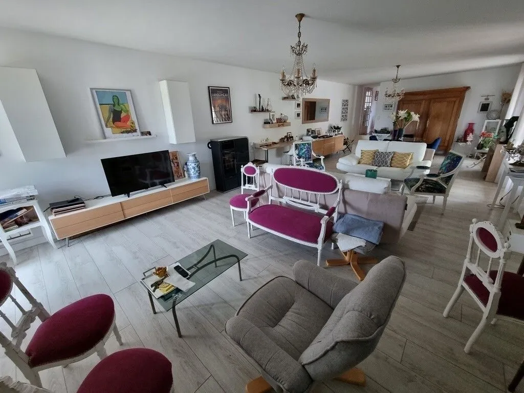 Elutuba - Farmhouse with Equestrian Features in La Roche-Maurice