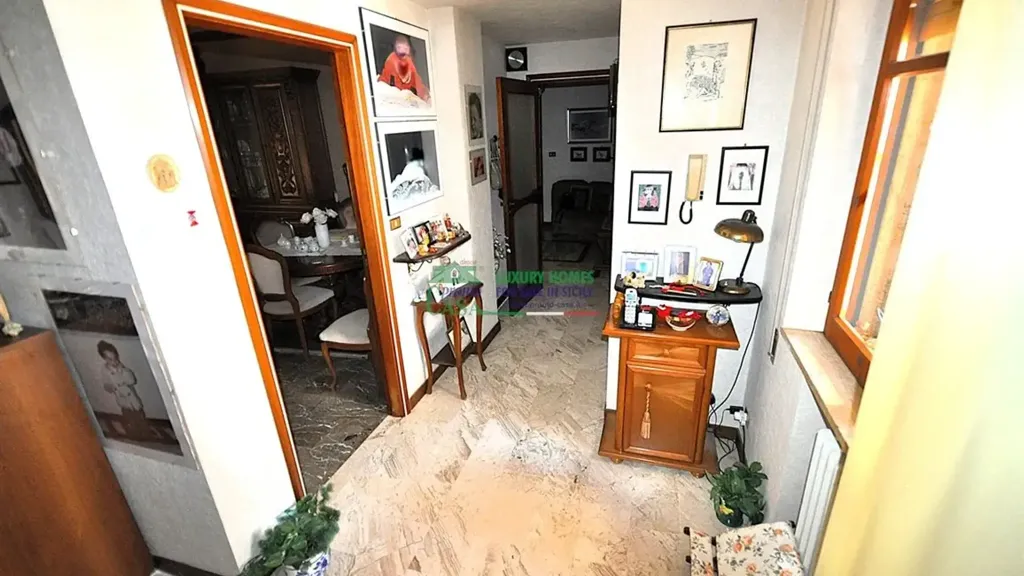 Esik - Apartment with Balconies in Via Archimede, Ragusa