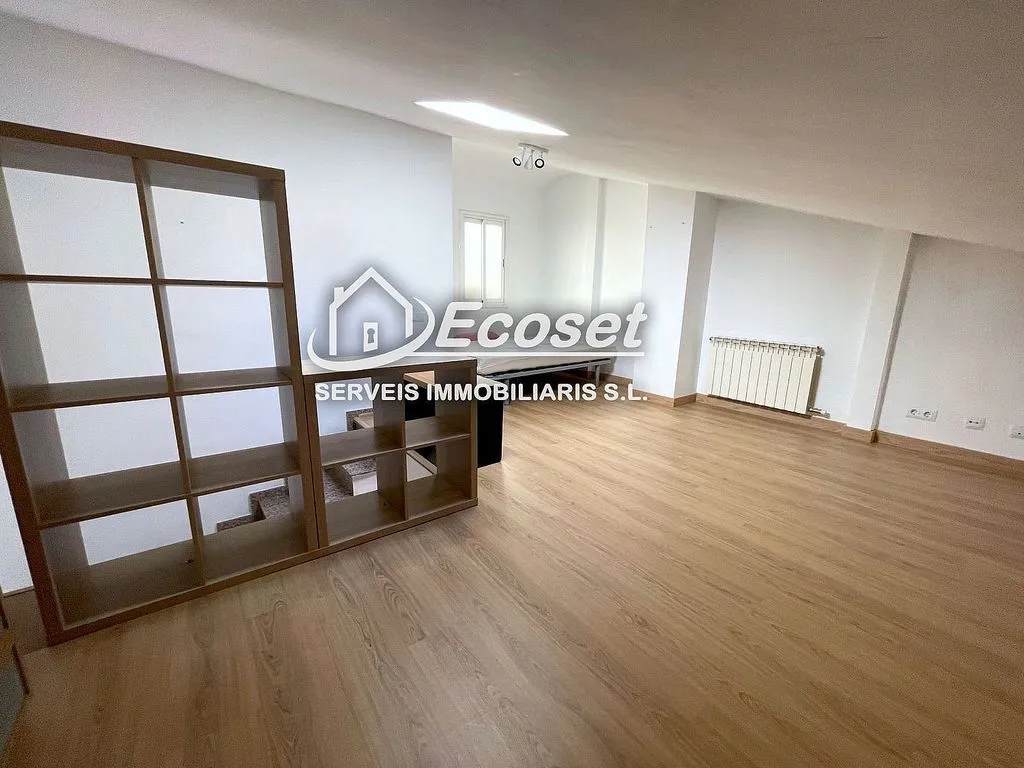Soggiorno - Triplex with Central Heating in Vallirana Centre