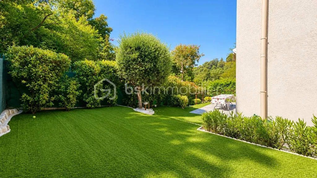 Jardin - Maison Récemment Construite avec Jardin au Sud à Grasse
