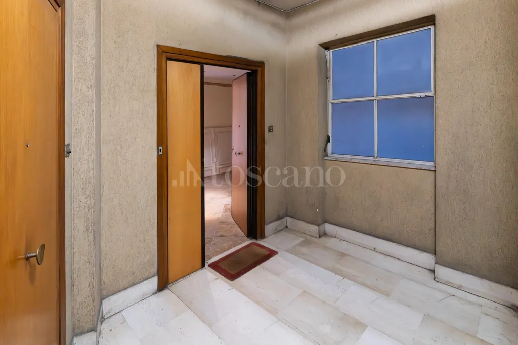 Esik - Spacious Apartment with Balcony in Monteverde, Rome