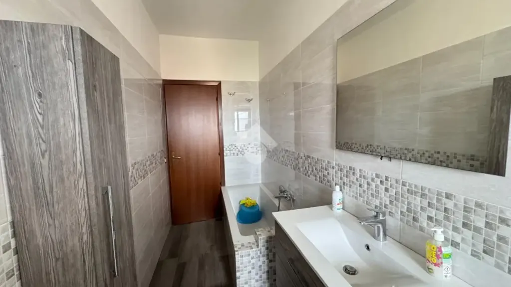 Salles de bain - Apartment with Terraces in Cosenza