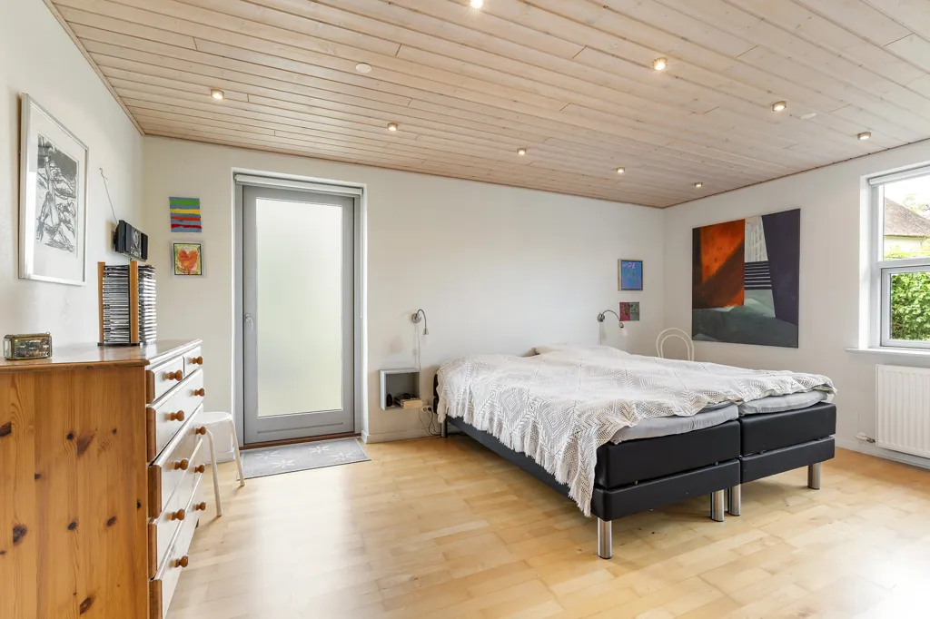 Bedrooms - Modernised Villa with Garden in Linde