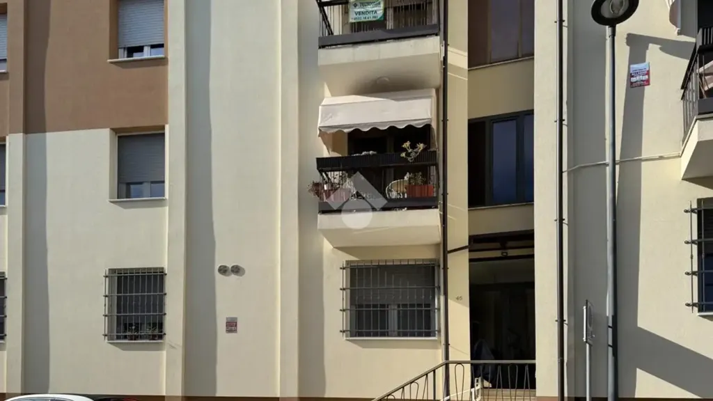 Välivaade - 4-Room Apartment with Balcony in Ferrara