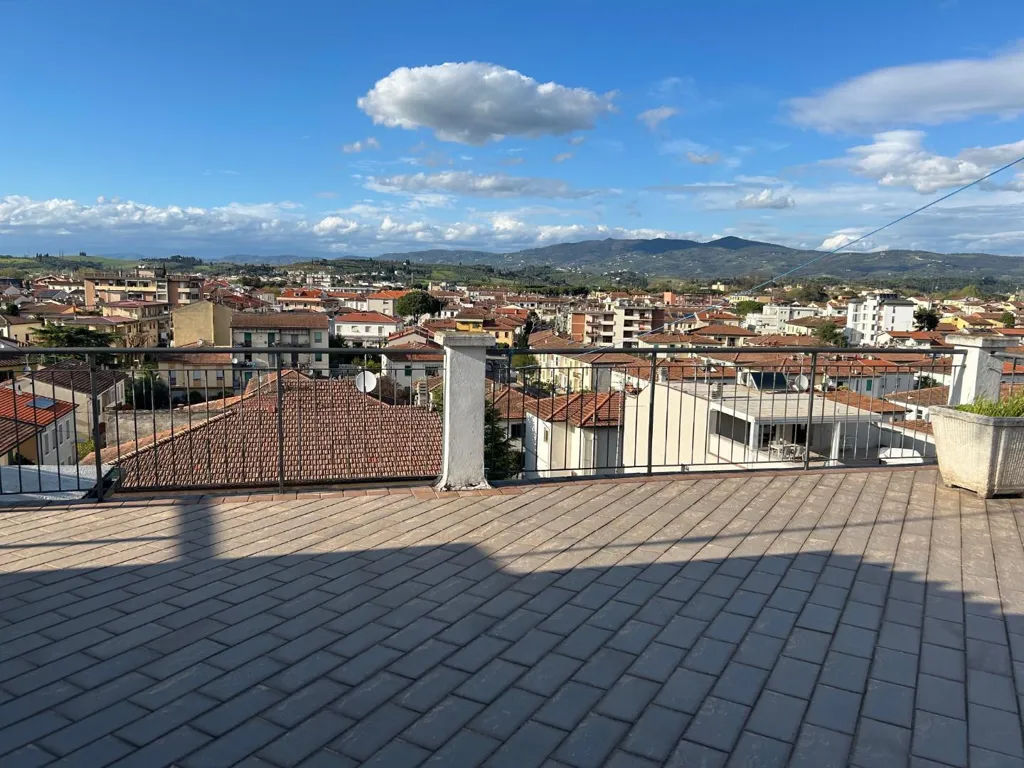 Terrazza - Penthouse with Terraced View in Empoli