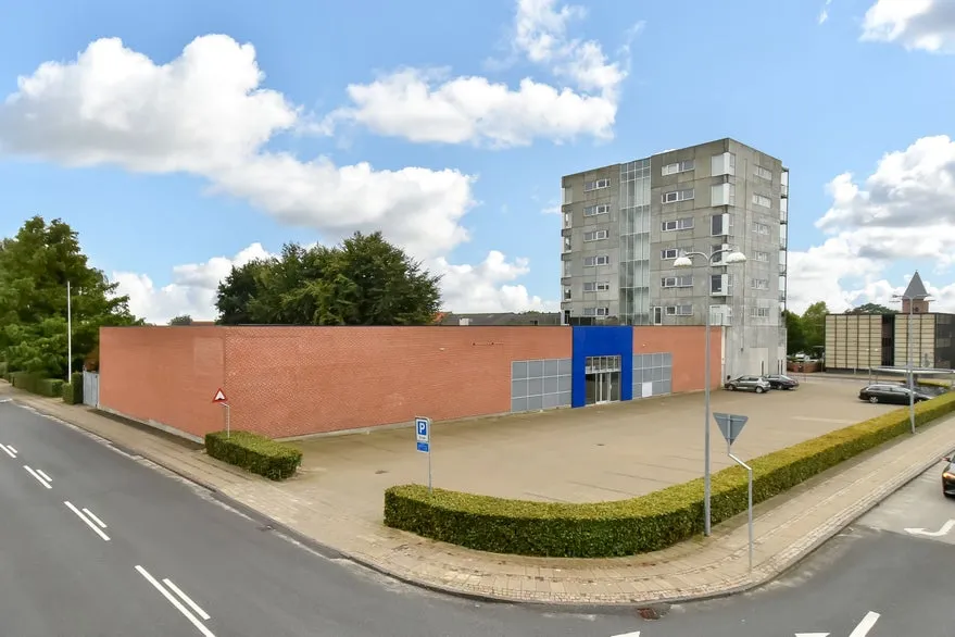 Esterno - Flexible Retail Unit with High Ceilings in Ikast