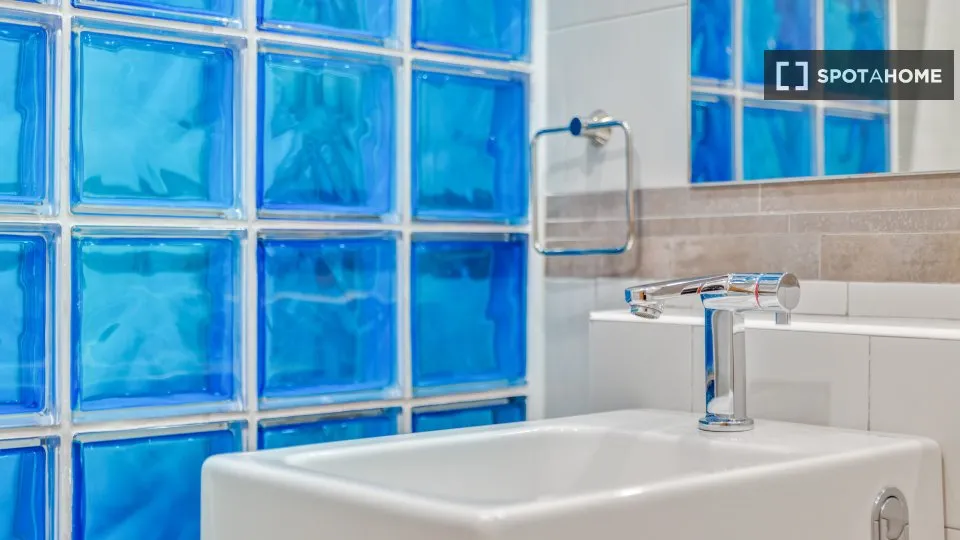 Salles de bain - Shared Flat with Modern Design in Madrid