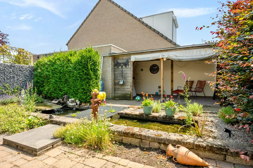 Aed - Spacious House with Deep Garden in Born
